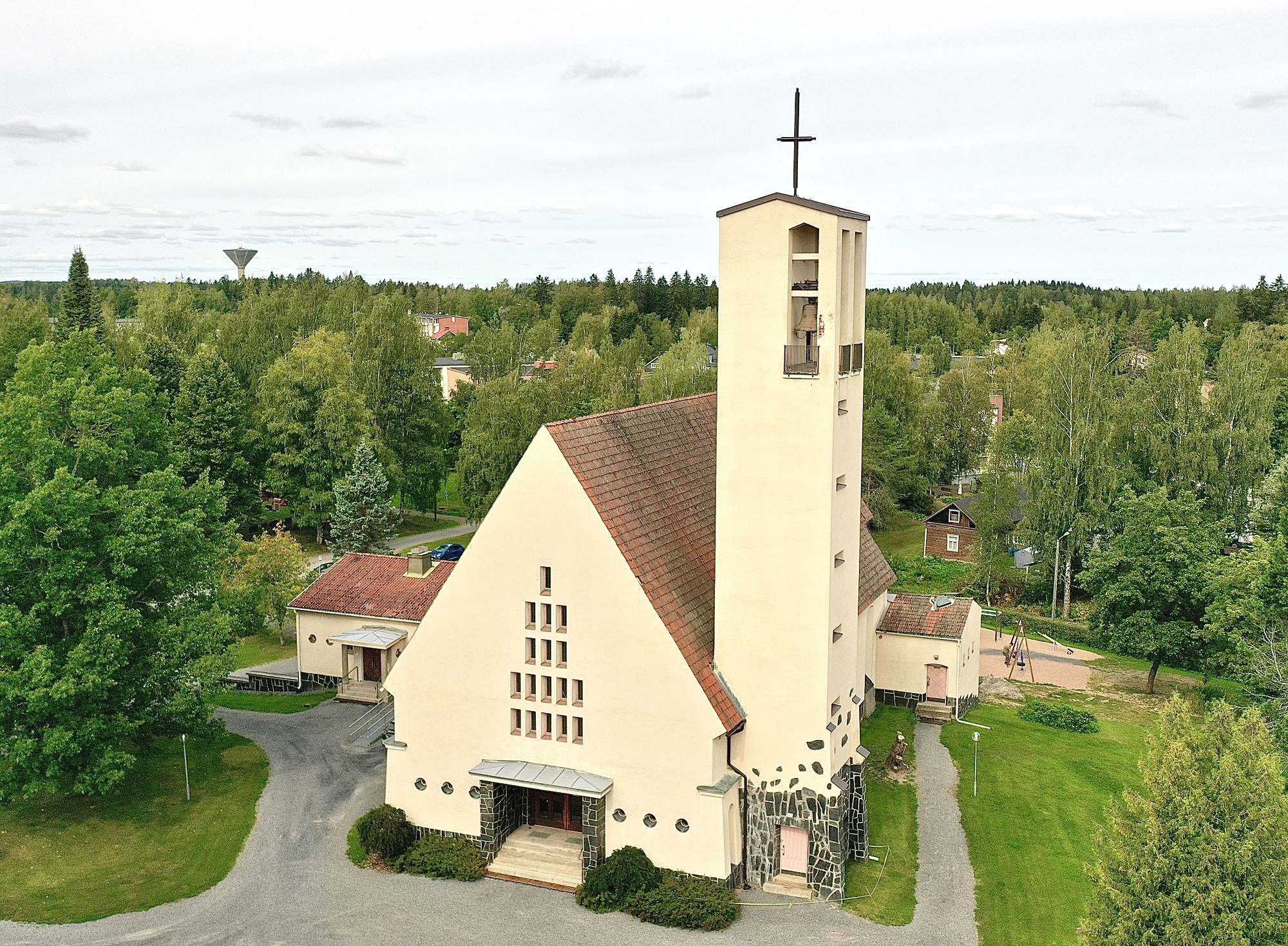 Viialan kirkko, kivinen kirkkorakennus.