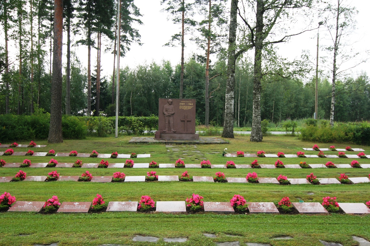 Valokuva Kylmäkosken sankarihaudoilta