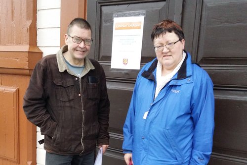 Markku Keso ja Irma Taitto olivat ensimmäisenä tulossa äänestämään Akaan kirkkoon.