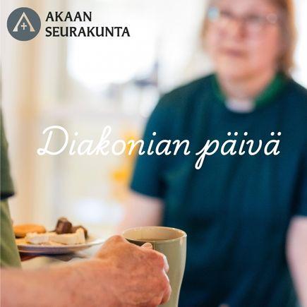 Diakoniatyöntekijä ja kahvikuppia pitelevä käsi